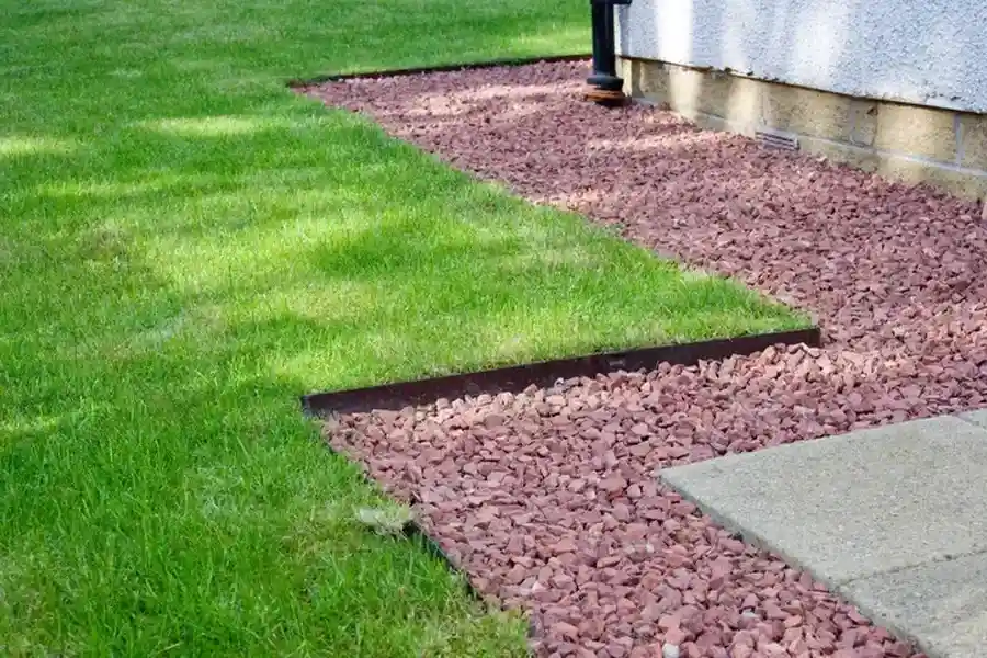 Simple Lawn Edging Solutions For Low Maintenance Yards Hyattsville, MD Simple Lawn Edging Solutions For Low Maintenance Yards Hyattsville, MD